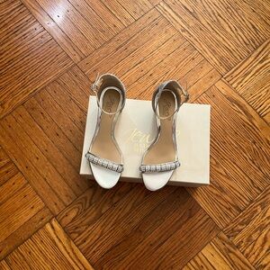 Badgley Mischka size 6 dress shoes with heel
